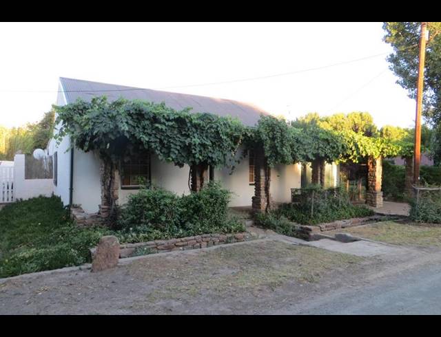 4 BEDROOM HOUSE FOR SALE IN NIEU BETHESDA